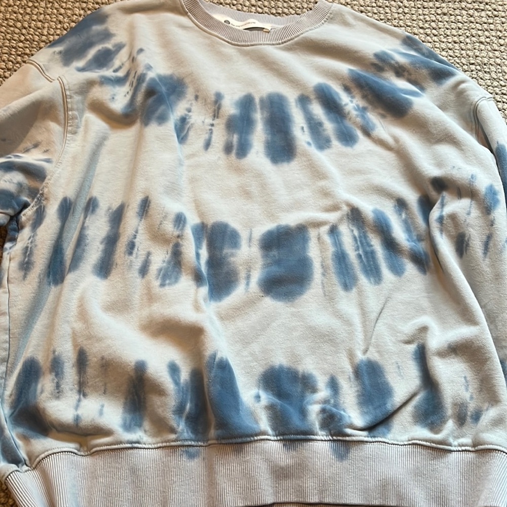 Blue tie-dye crewneck!